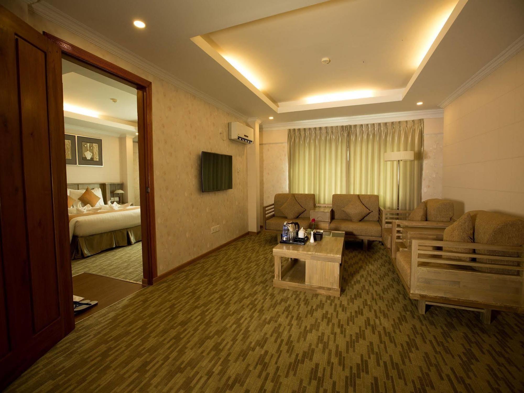 Royal Taunggyi Hotel מראה חיצוני תמונה